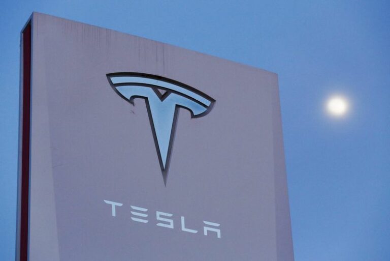 JPMorgan Warns of Potential Downside for Tesla Amid Disappointing 3Q Deliveries